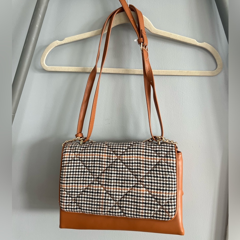 Camel colored houndstooth purse, crossbody or shoulder bag. Never used